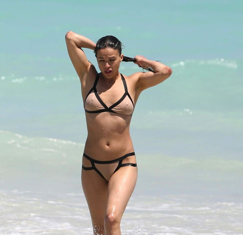 Fast and Furious Michelle Rodriguezâ€™s Oops Nips in Beach Bikini Pics picture