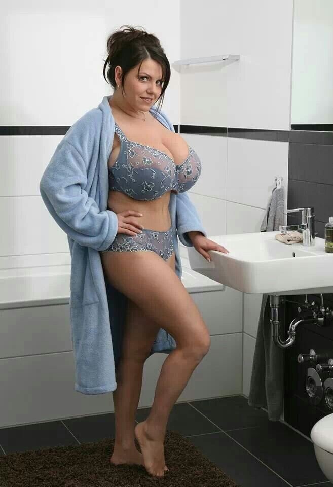 Milena Velba bathroom picture