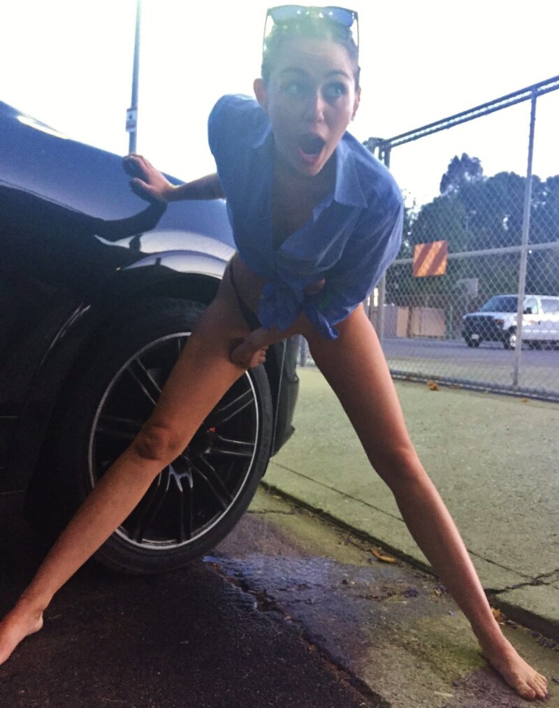 Miley Cyrus has a Pee picture