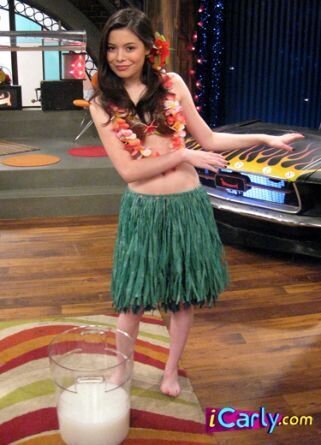 Miranda Cosgrove hula dancing picture