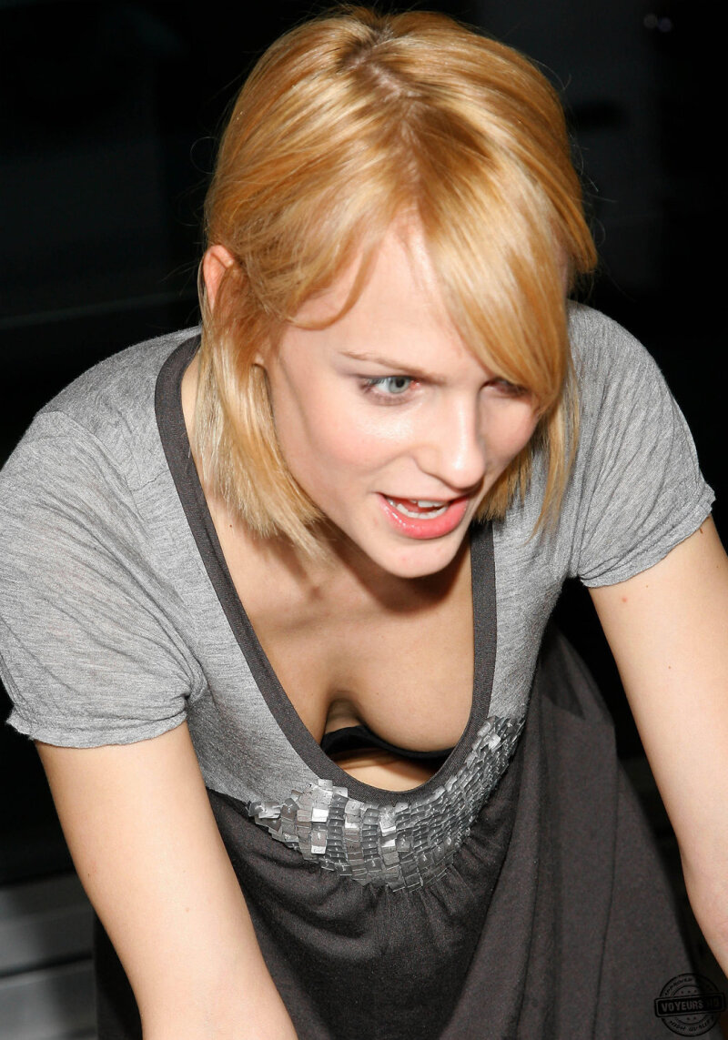 Mirjam Weichselbraun downblouse picture