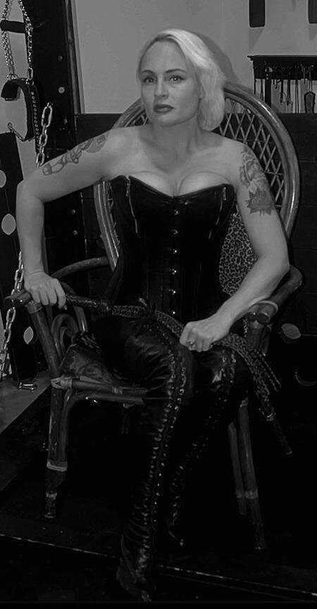 Mistress Genevieve picture