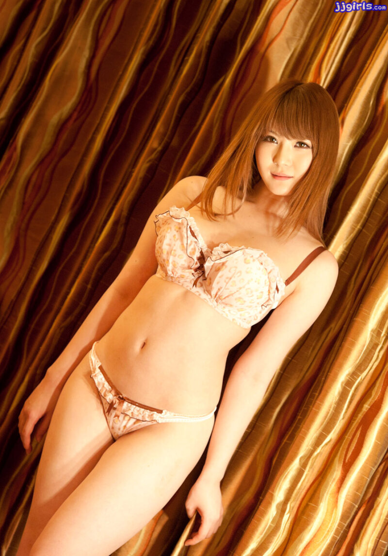 Momoka Nishina picture