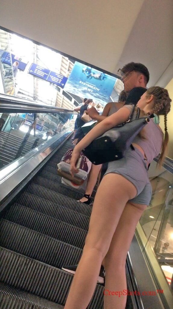 Slut goes out in public showing off her ass picture