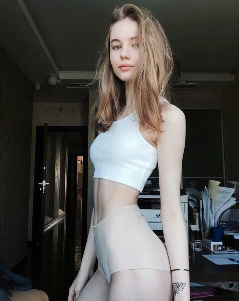 Tiny waist picture