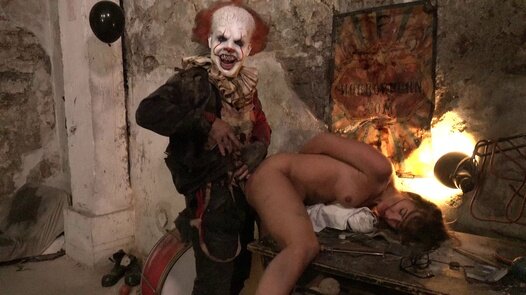 Naomi Bennet & Clown picture