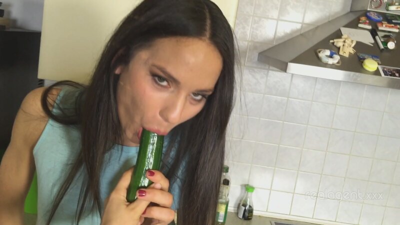Real Agent Nataly Gold Stuffs Pussy With Vegetable picture