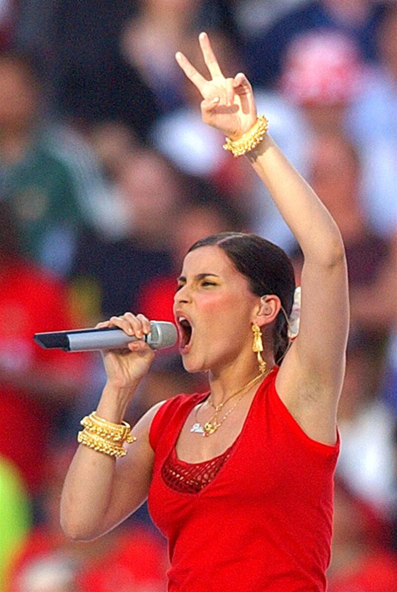 Nelly Furtado Armpits picture