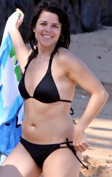 Sexy Neve Campbell in a bikini!!! picture