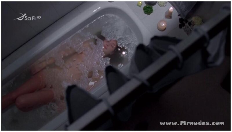 nikki sanderson underwater in bathtub picture