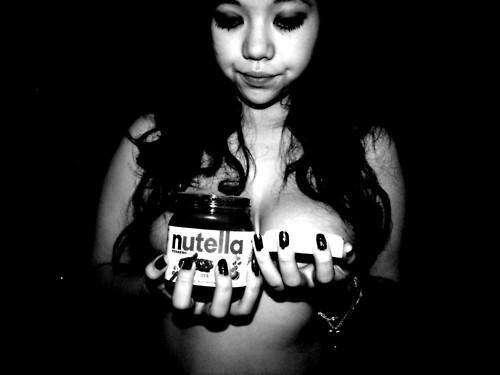 J'aime quand t'es nue, j'aime quand t'es là... J'aime quand t'es Nutella. picture