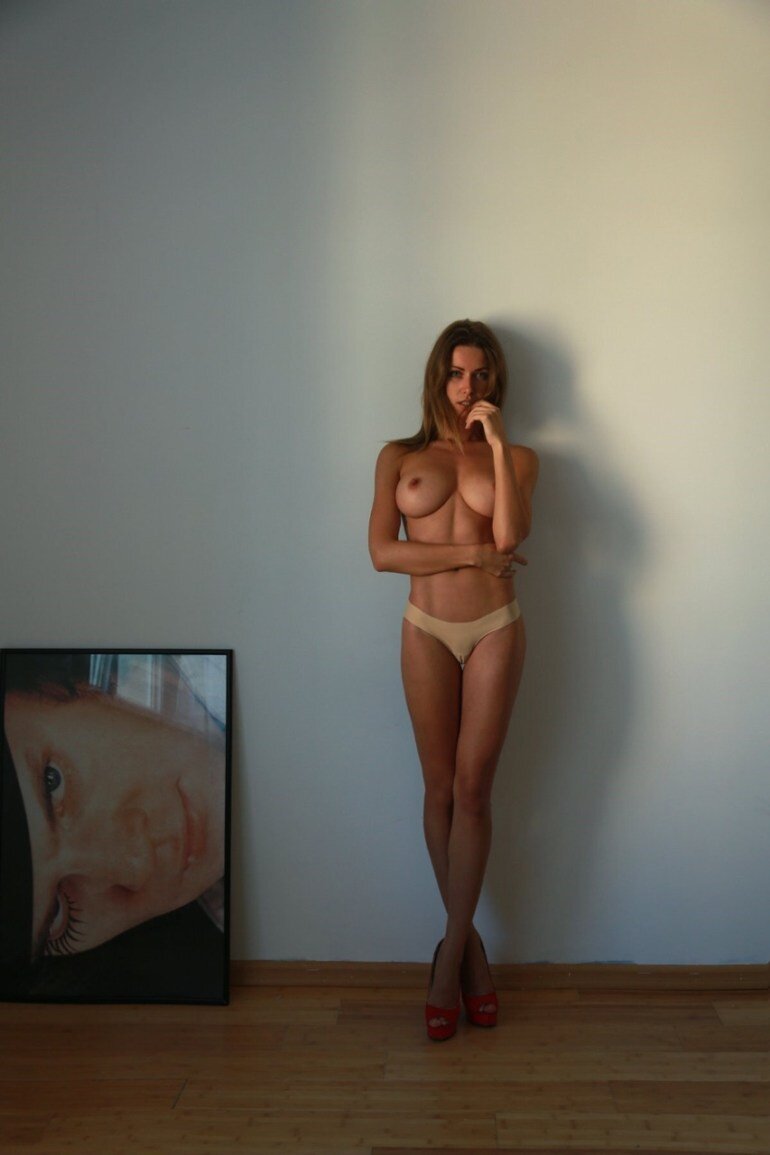 Topless de Olga Alberti picture