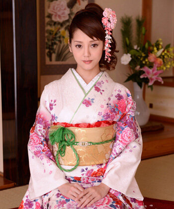 Pretty japanese av model Rei Mizuna in sexy kimono picture
