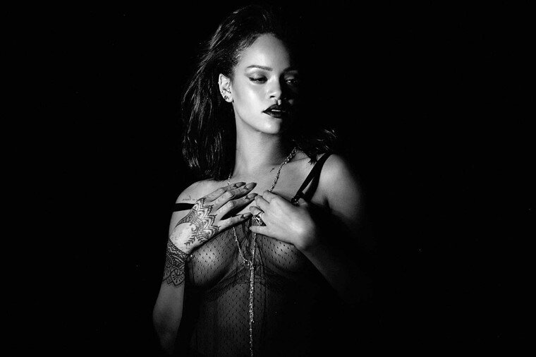 Rihanna Tits picture