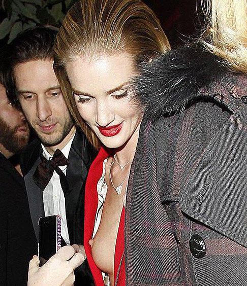 Rosie Huntington-Whiteley titslip shots picture