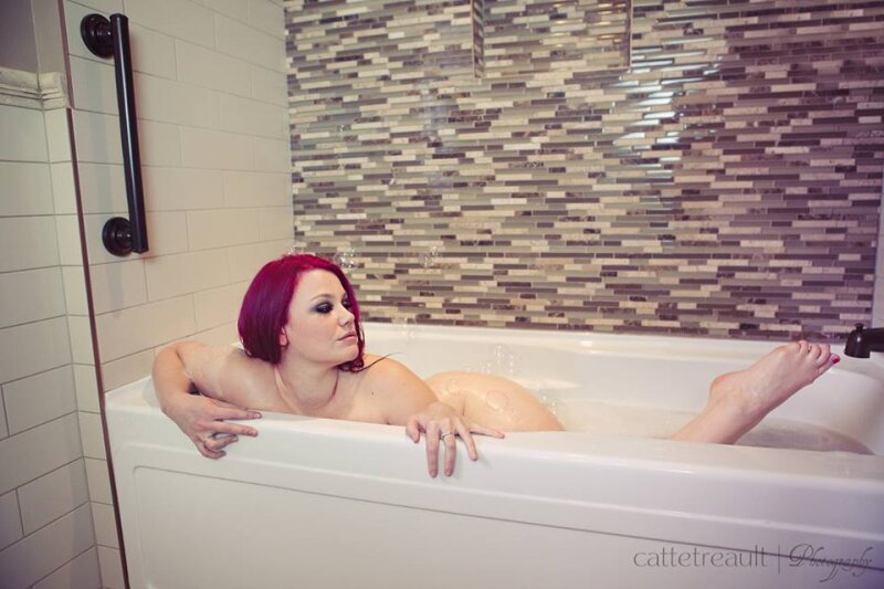 Ruby Roxx naked and wet in the tub picture