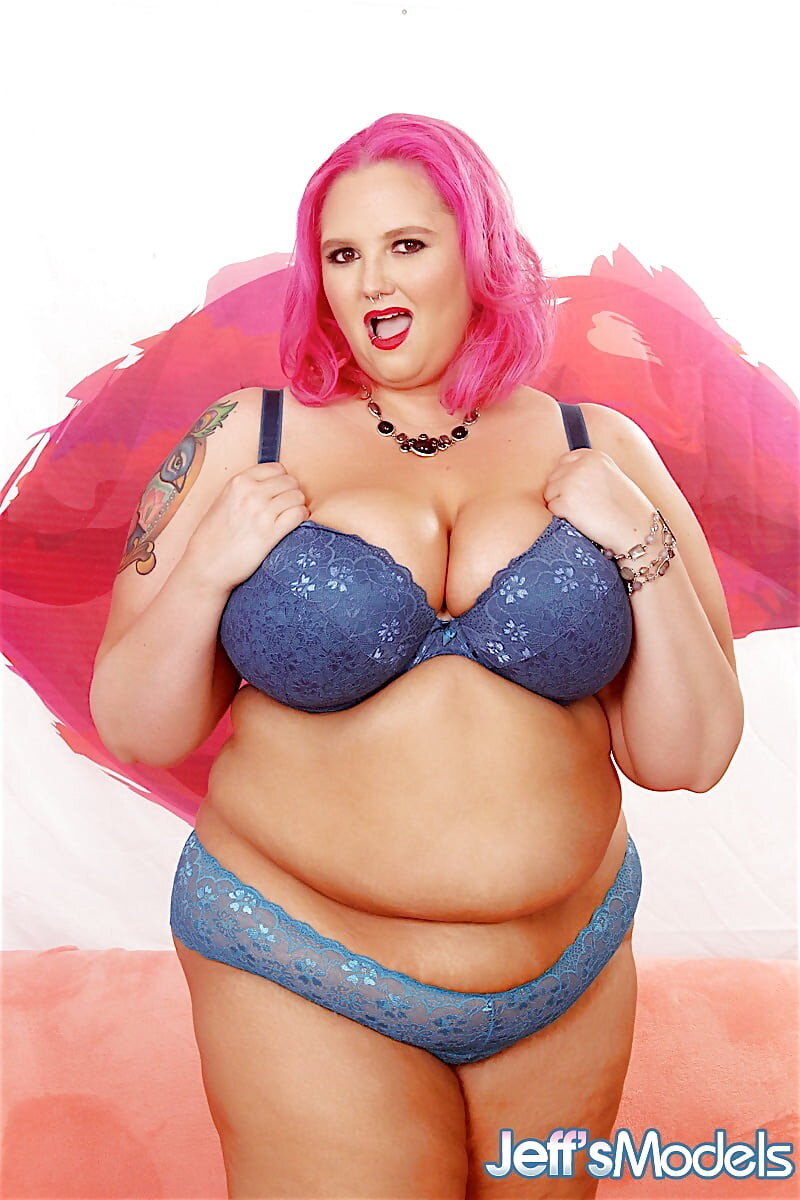 Giant titted BBW Sara Star posing in lingerie picture