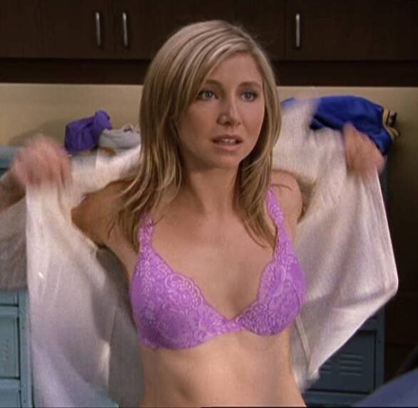 Sarah Chalke exposing bra picture