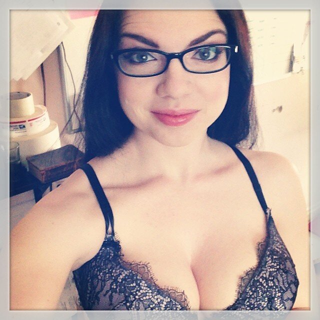 Sarah Hunter in bra and glasses picture