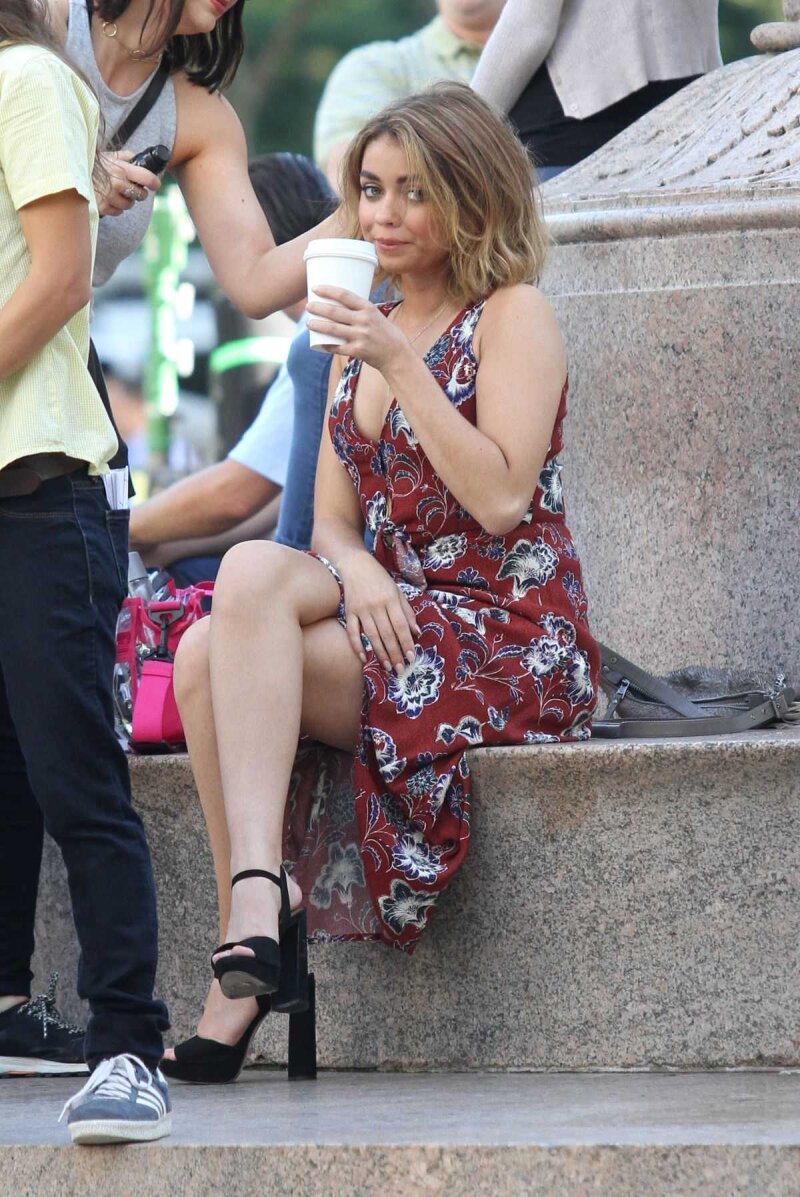 Sarah Hyland On The Set Of Modern Family picture