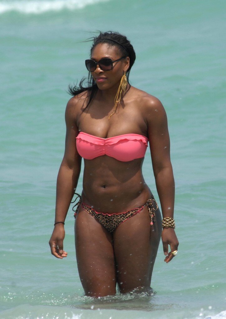 Celeb Serena Williams Wearing Bikini picture