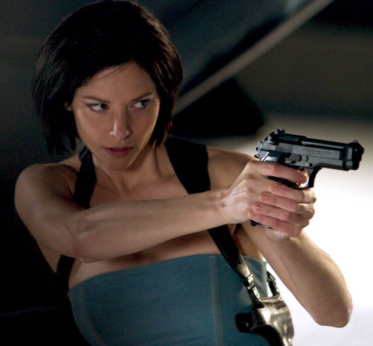 Sienna Guillory -3/75 -5'6''- 34-23-34''- 32A-Bra - 121lbs - 8-Shoe, Sweetheart Cunnilingus! - Yum! Yum! picture