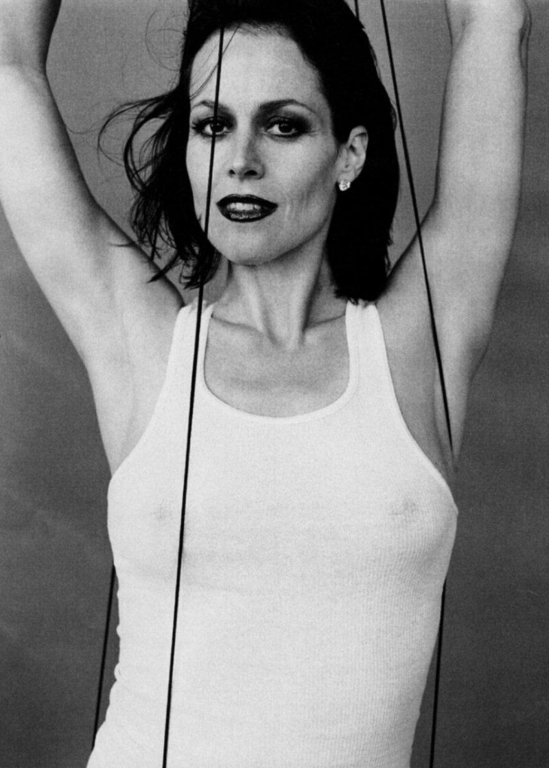 Full Sigourney Weaver picture