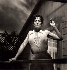 Sigourney Weaver en femme fatale picture