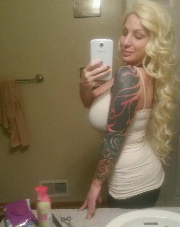 Arine K Lawless takes a self shot with her beautiful large full length arm tattoo - SGB ta2 picture