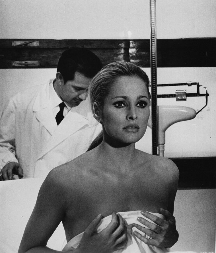Ursula Andress in Anyone can play directed by Luigi Zampa, 1968 picture