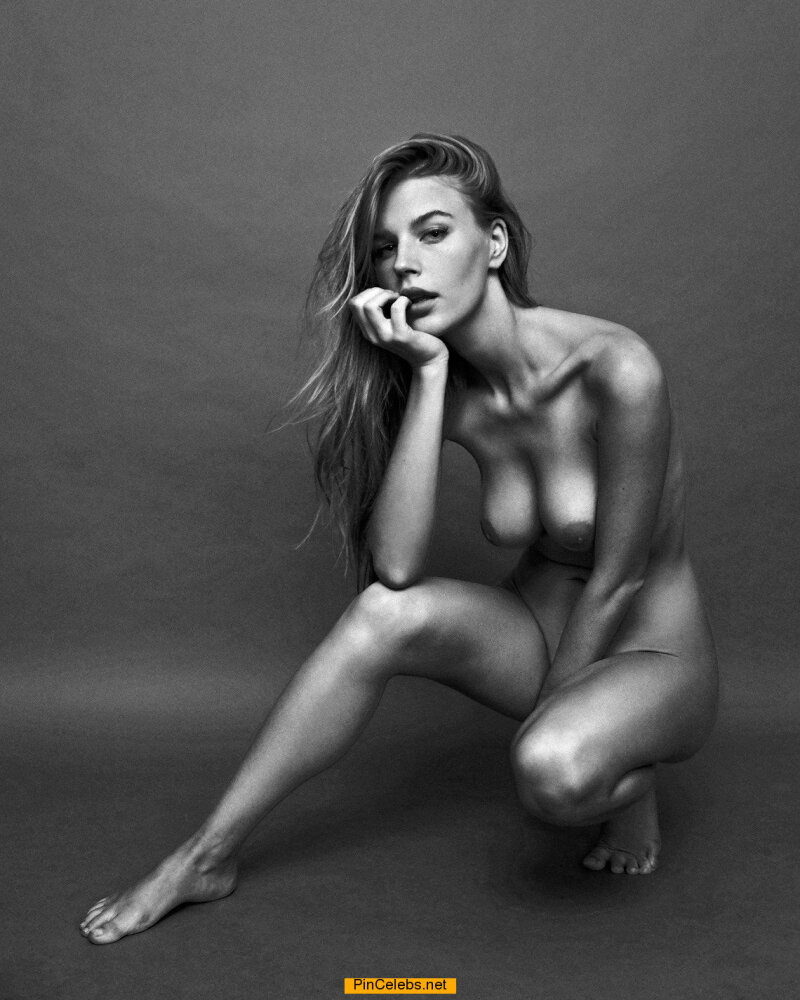 Vanessa Chromik fully nude black-&-white photo picture
