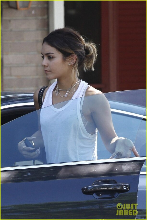 vanessa hudgens los feliz candid picture