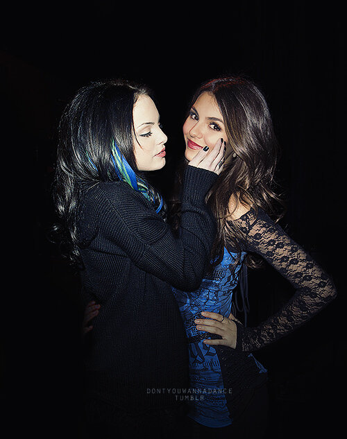 Victoria Justice Elizabeth Gillies picture