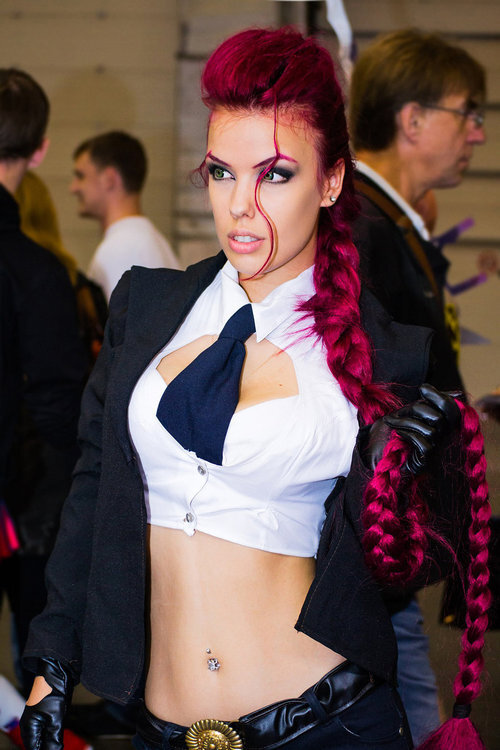 Crimson Viper (from Street Fighter) cosplay picture