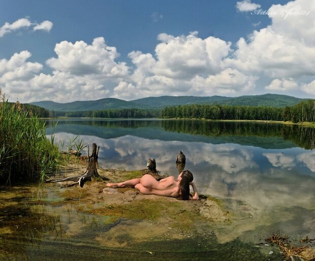 nude in lake picture