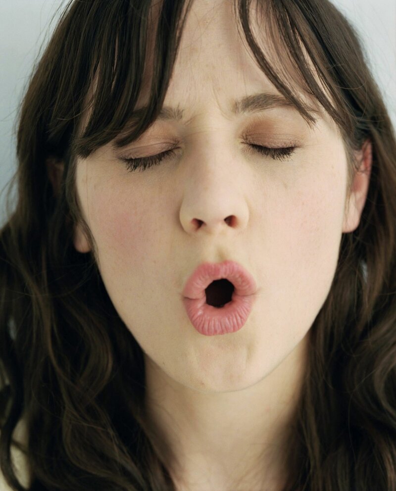 Zooey Deschanel blowjob picture