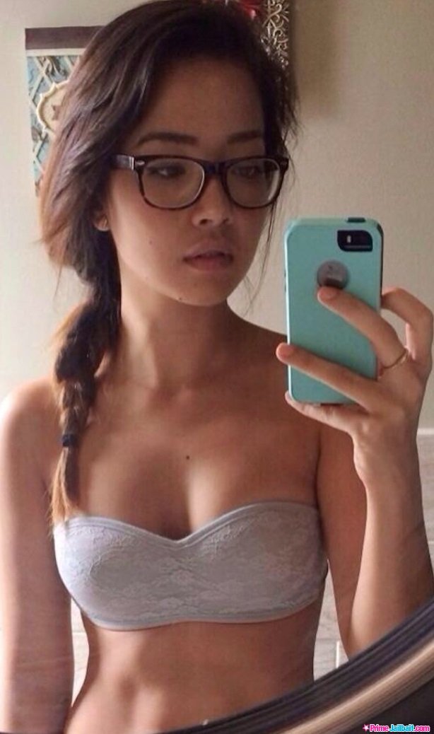 tiny selfie in bra picture