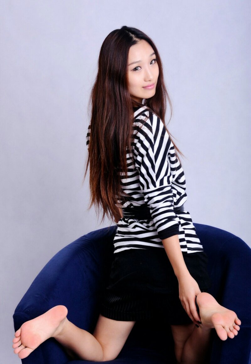 Seksi Asyalı modelin ayakları picture