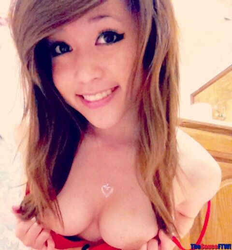 亚洲人Brianna Gina Nguyen的免费色情图片94张照片中的4张 picture