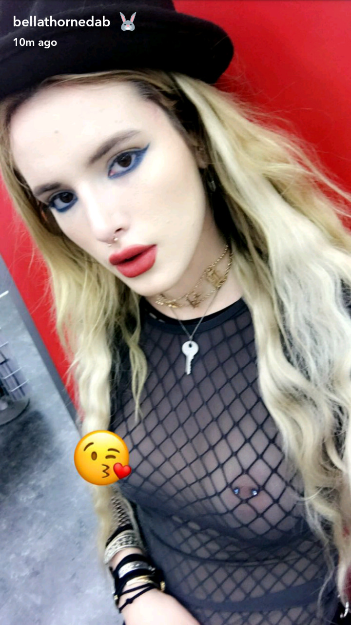 Bella Thorne accidentally showed her nipple picture