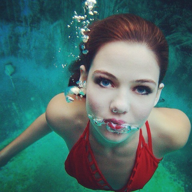 Babe is underwater picture