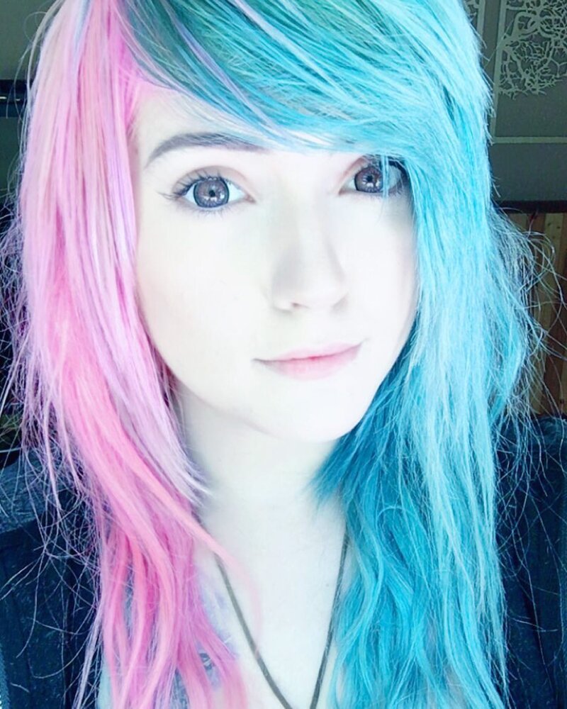 Leda Muir with pink and blue hair picture