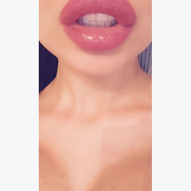 Gorgeous big lips picture