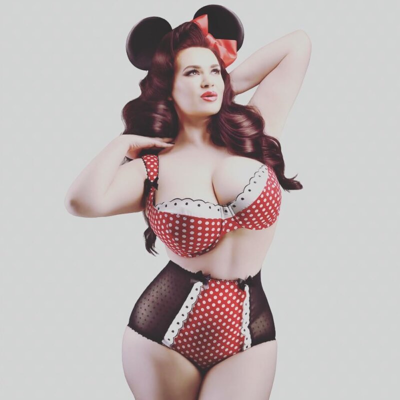 Curvy Minnie Mouse picture