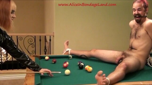 Köşedeki Toplar Cbt Bilardo Masası FemDom Mistress AliceInBondageLand picture