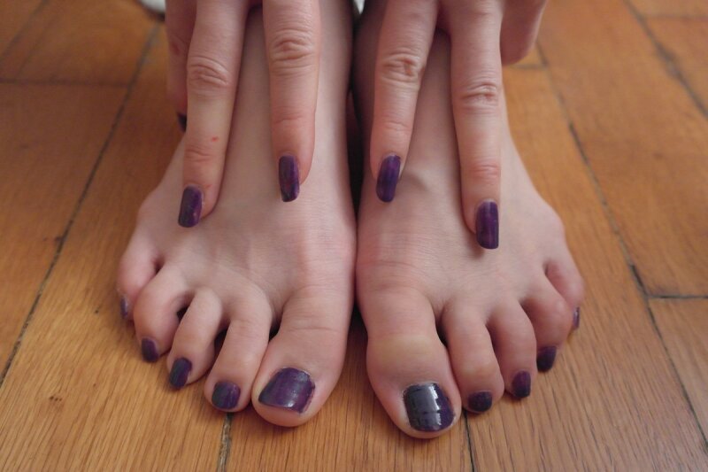 性感的亚洲荡妇漂亮的脚紫色 picture