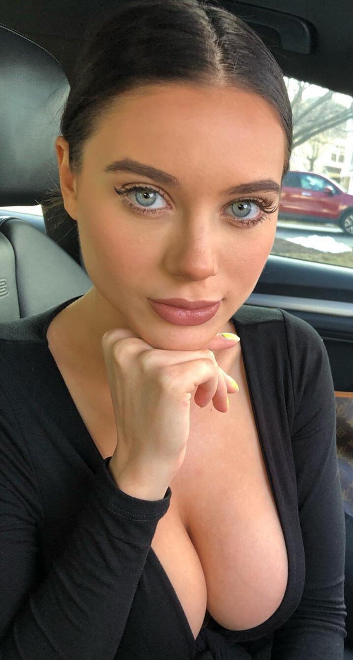 Lana rhodes 눈맞춤 picture