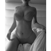  Big Tits Brunette Celebrity  pics