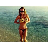  Amanda Holden Babes Beach  pics