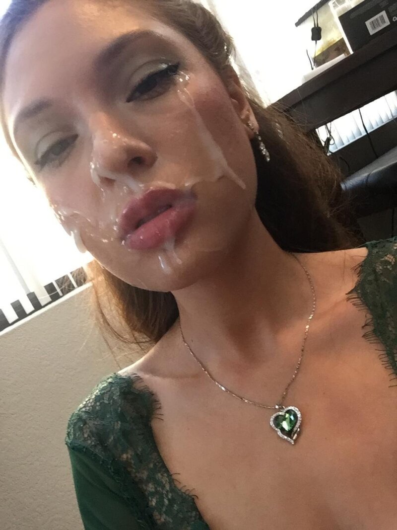 彼女にキスをする picture